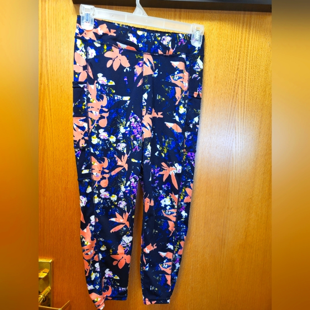 Cute Capri Yoga pants by Pop Fit, Size XL,  Color Black/ Muilt.